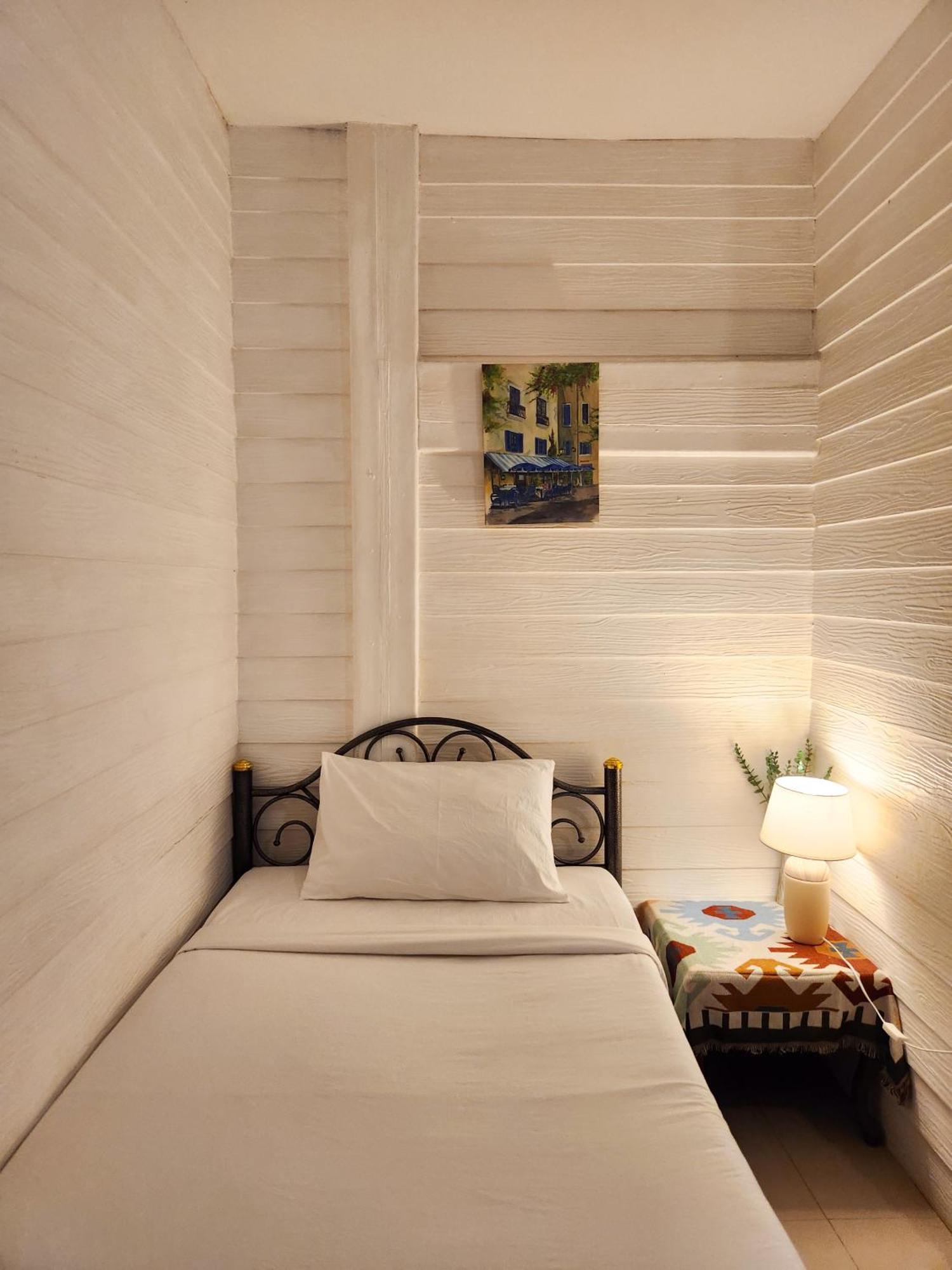Single Room Private Bathroom