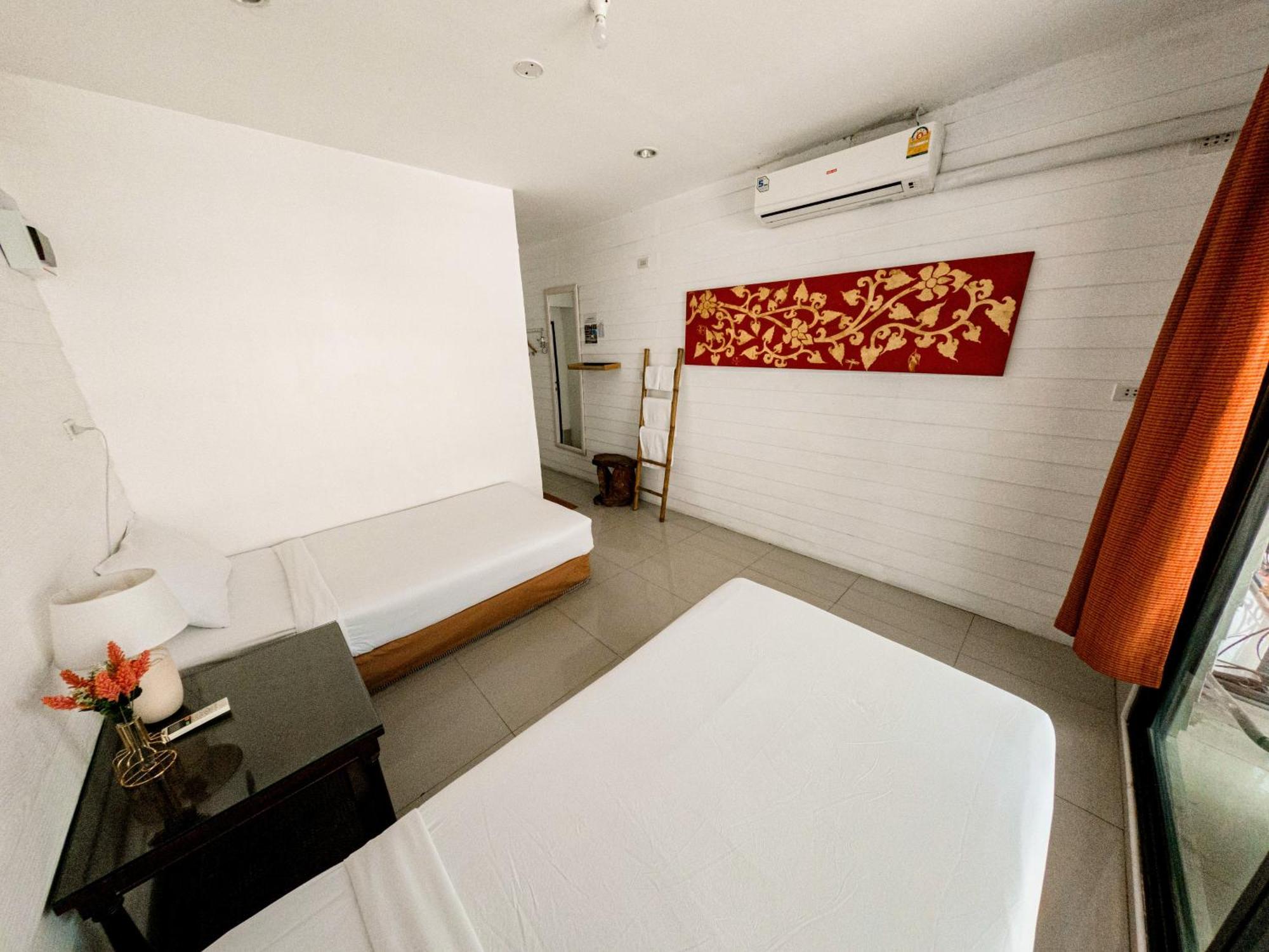 Twin Room Private Bathroom