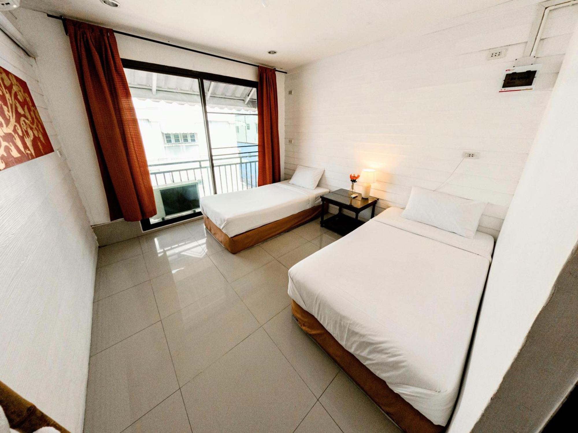 Twin Room Private Bathroom