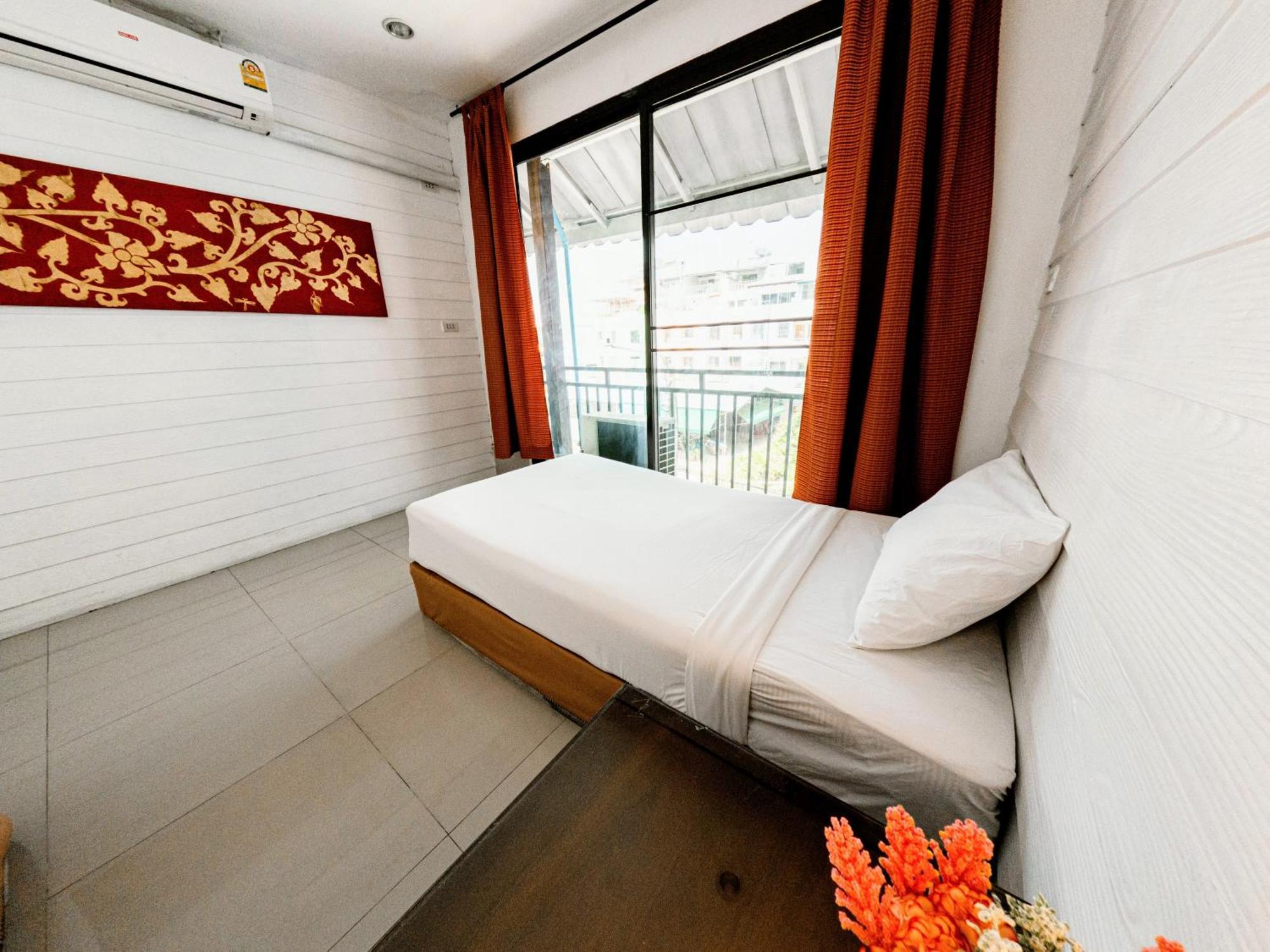 Twin Room Private Bathroom